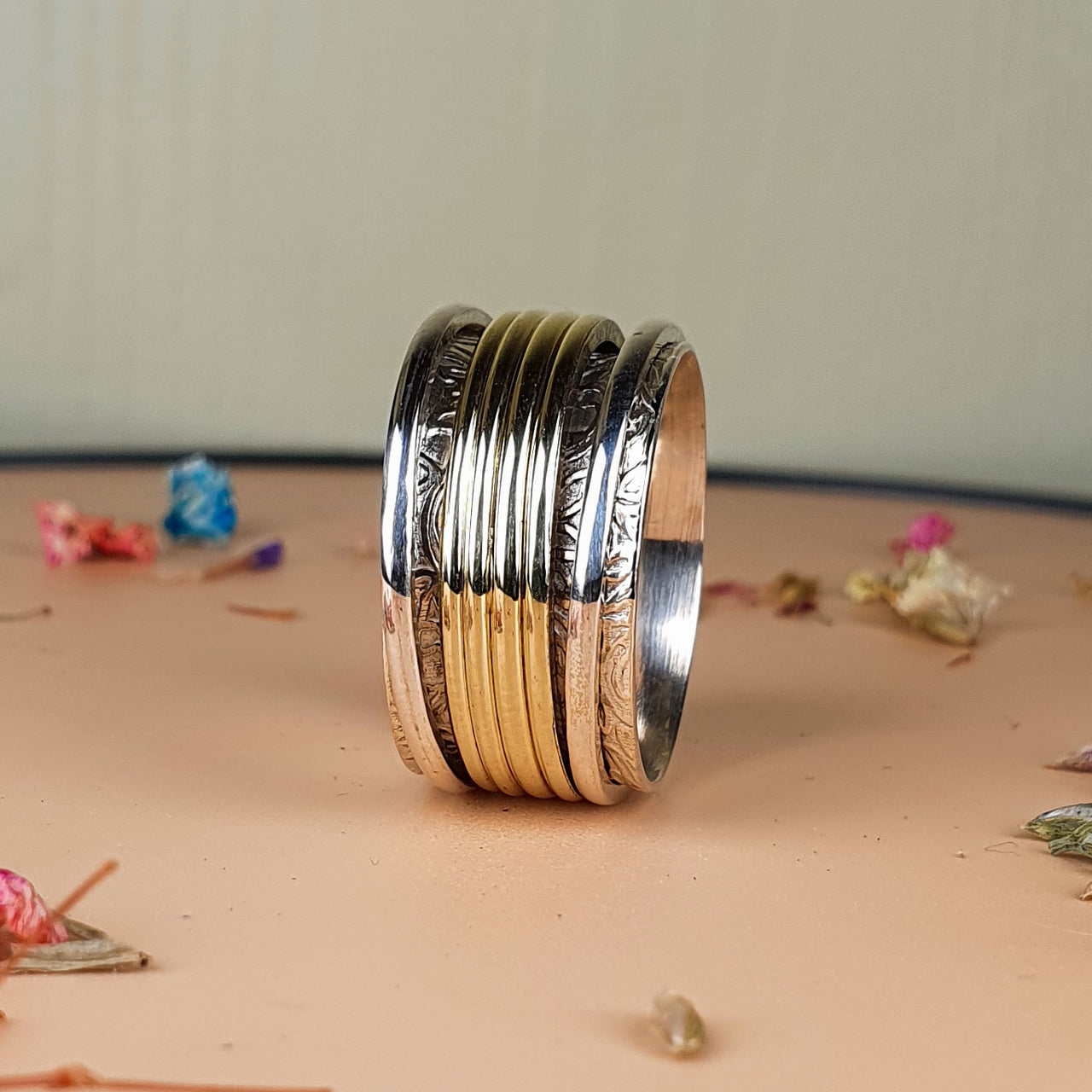 detailed spinner ring
